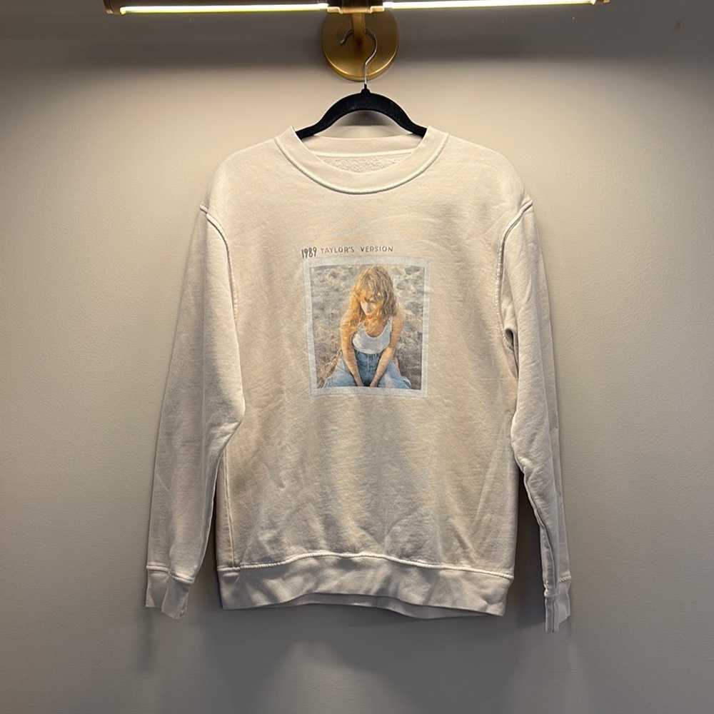 1989 (Taylors Version) Graphic Long sleeve Crewneck Sweatshirt